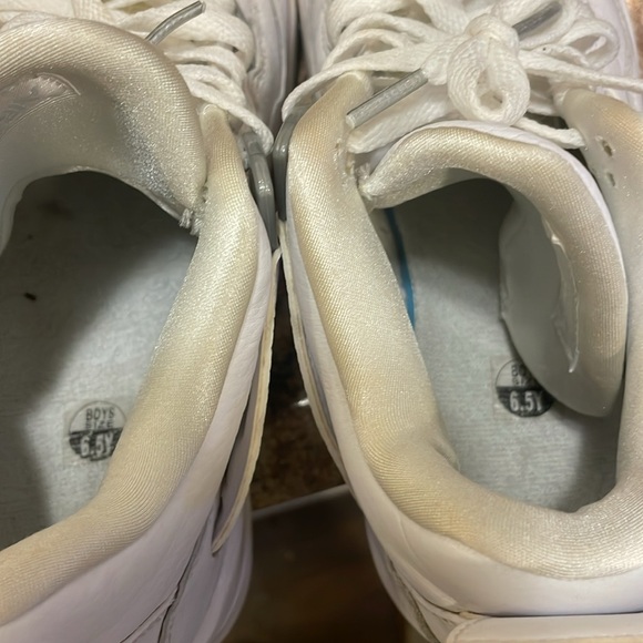 Jordans youth size 6 1/2 - Picture 8 of 9